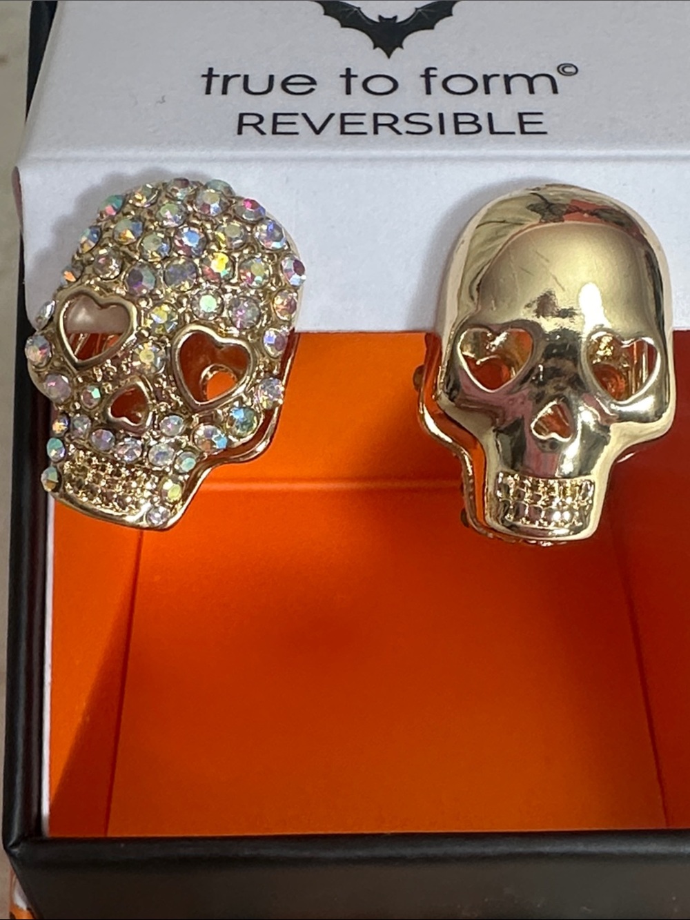 True to form reversible skull hug earrings - Picture 2 of 3
